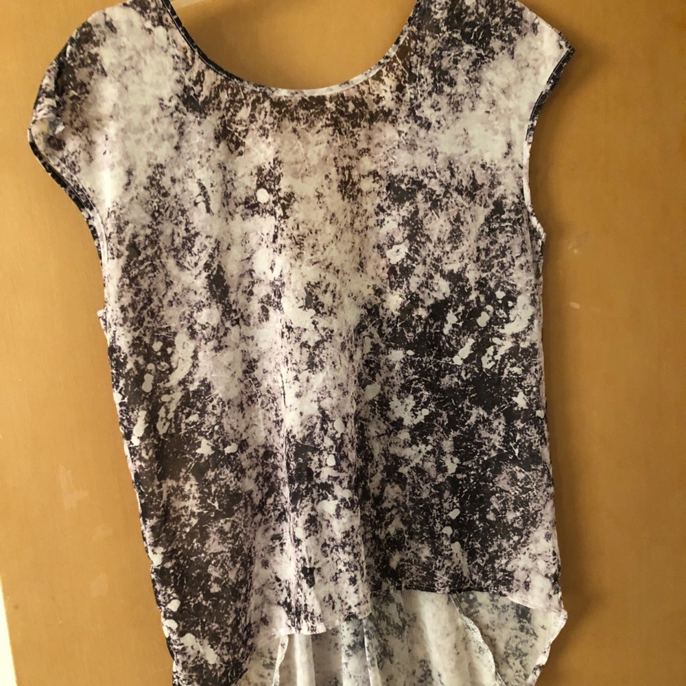 Very cute shirt with a cut out portion in the back